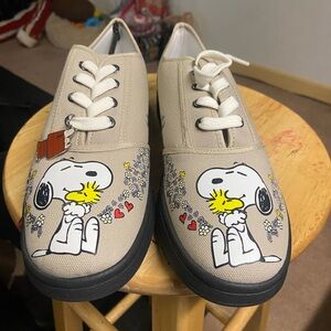 The Bradford Exchange Snoopy Women Sneakers - Beige with Black and White